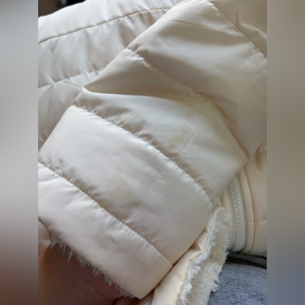 The North Face Women's Off-White Quilted Jacket - Picture 2 of 10